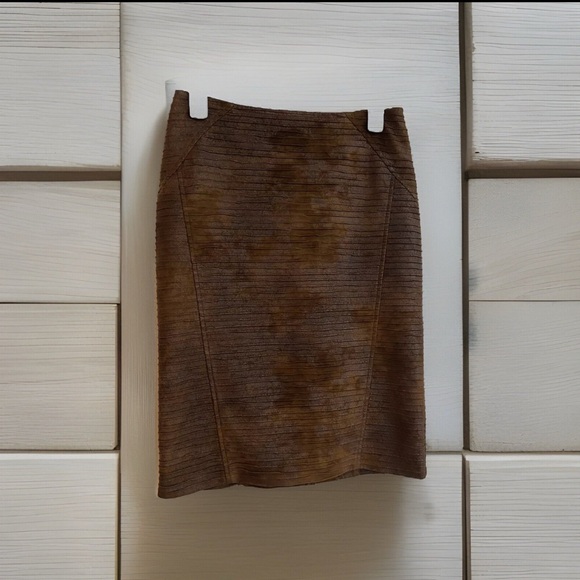 EUC Joseph Ribkoff Women’s Brown Faux Leather Ribbed Pencil Skirt Size 4 - Picture 2 of 9